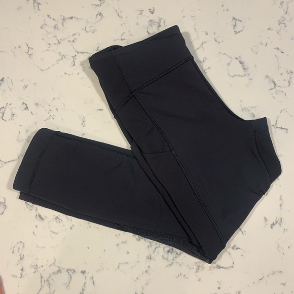 Lululemon black cropped pants size 6 - Picture 2 of 11